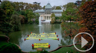 El Palacio de Cristal del Retiro, testigo de la última acción de Greenpeace contra el TTIP