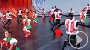 Robots humanoides deslumbran en la gala del Año Nuevo Lunar en China