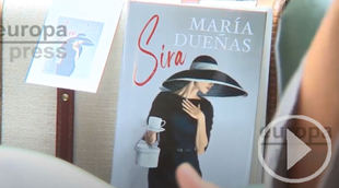 María Dueñas publica "Sira", la segunda entrega de " El tiempo entre costuras"