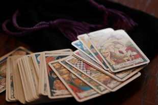 ¿Qué es el tarot on line interactivo, cómo realizarlo y cuáles son sus beneficios?