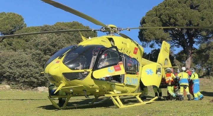 Foto de archivo del traslado en helicóptero de un herido