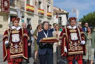 Traslado solemne de la partida de bautismo de Cervantes hasta la Capilla del Oidor en Alcalá de Henares