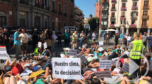 Greenpeace realiza un 'die-in' por el cambio climático