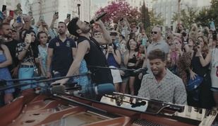 Plaza de España, escenario de 'Contigo', la colaboración musical de Yatra y Alborán