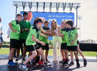 concejala delegada de Deporte, Sonia Cea, en la ceremonia de clausura de 'Las Escoladas'