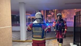 El incendio se produjo pocos minutos después de las 23.00 horas en un piso ubicado en el número 7 de la calle Urbanización Nuevo Versalles.