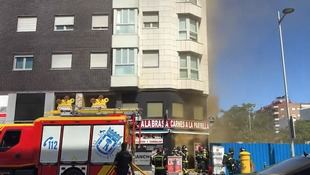 Por el momento se desconocen las causas que originaron el incendio, así como la cuantía de los daños materiales ocasionados.