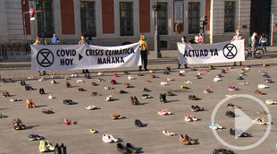Extinction Rebelión protesta con zapatos en Sol