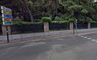 Arrestado por estrellar el coche con su pareja dentro para matarla