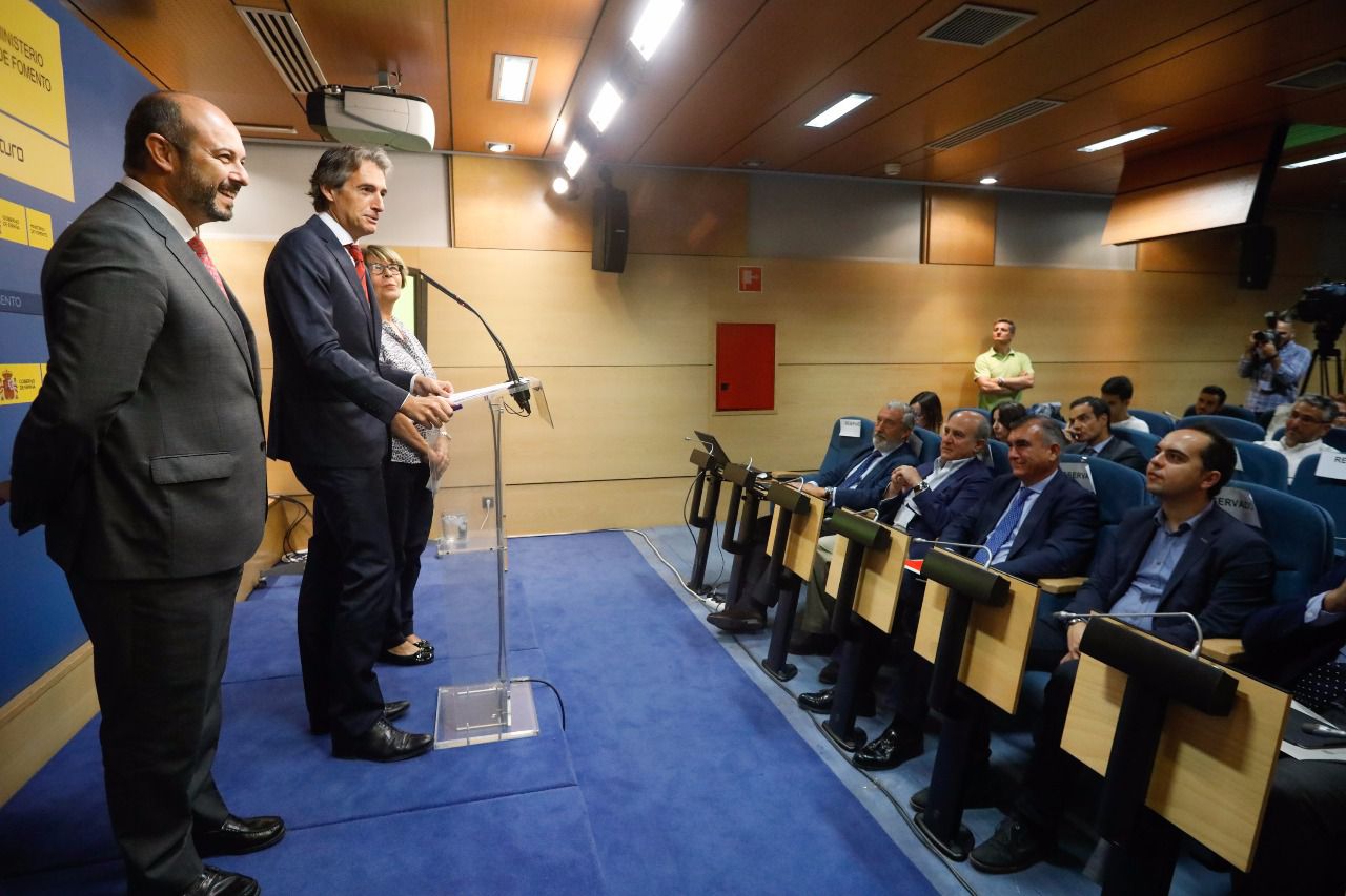Presentación del nuevo carril Bus-V.A.O de la A-2. (Foto: Kike Rincón)