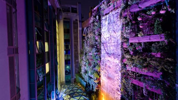 Jardín vertical, el más grande de España, en el hotel Santo Domingo (Foto: Aires News).