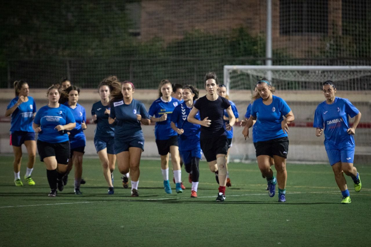 Alba Palacios, junto a sus compañeras de equipo. [Foto:Kike Rincón]