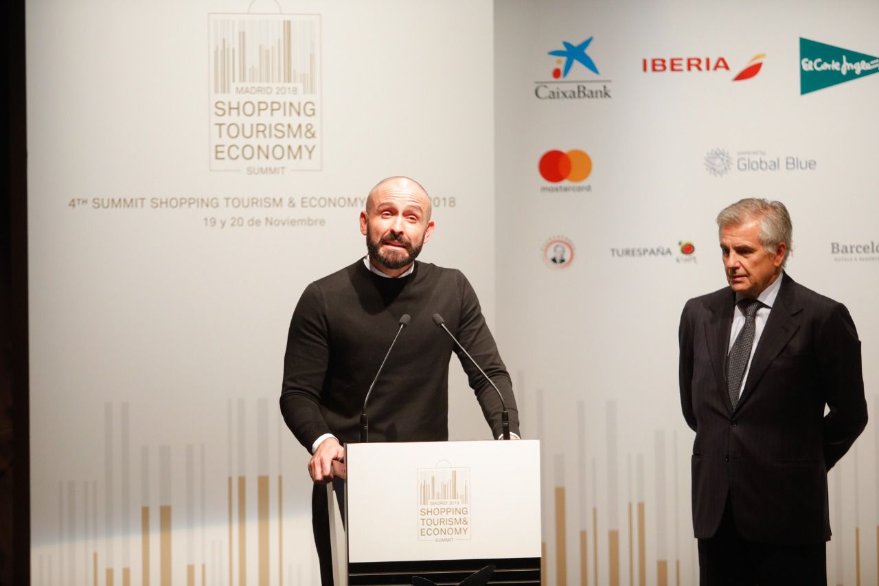 Jaime de los Santos durante el Summit Shopping Tourism & Economy.