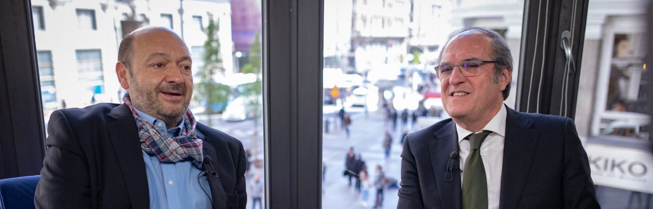 Ángel Gabilondo visitó 'La Terraza de Gran Vía' de Constantino Mediavilla. Kike Rincón