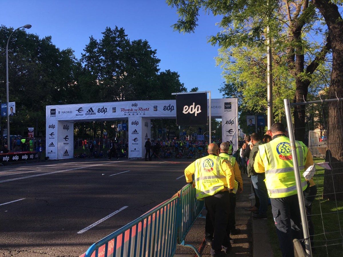 Efectivos del Samur en el Maratón (Foto: @EmergenciasMad)