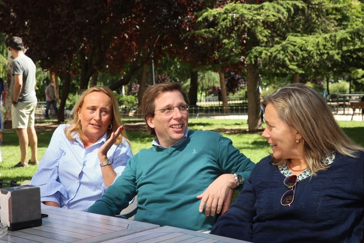 Amigos, familia y fútbol es lo que ha elegido Almeida para la jornada de reflexión (Foto: PP Madrid)