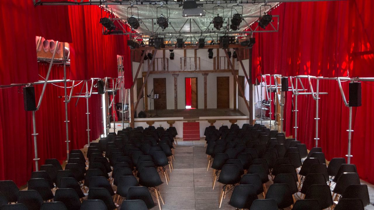 Como instalación efímera, el Corral Cervantes ha tenido dos diseños distintos (Foto: Antonio Castro)