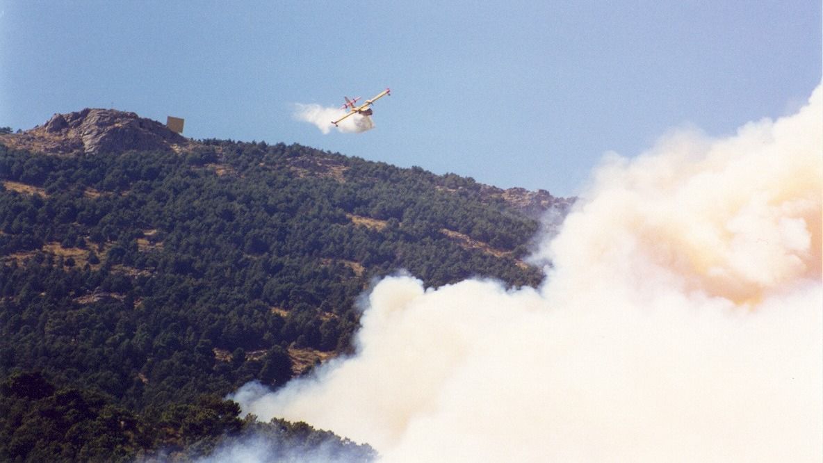 Labores de extinción (Foto: Ayuntamiento de San Lorenzo de El Escorial)