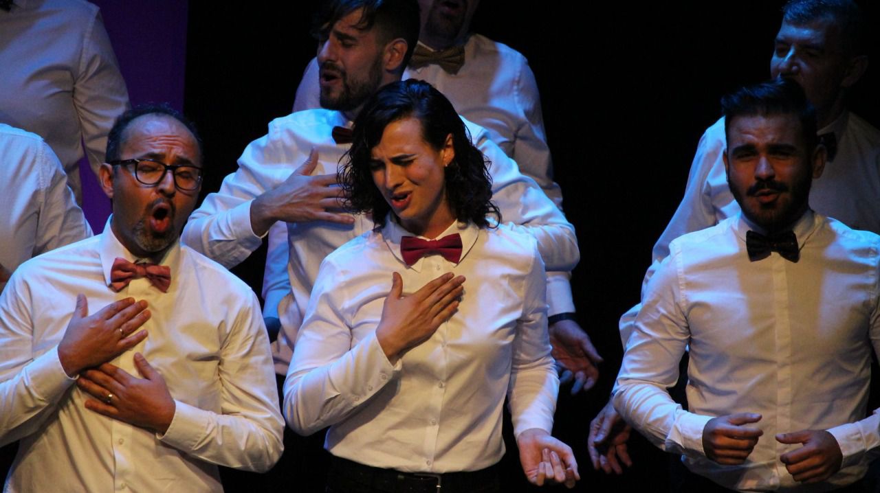 Mónica, una de las coristas durante la celebración del 6º aniversario