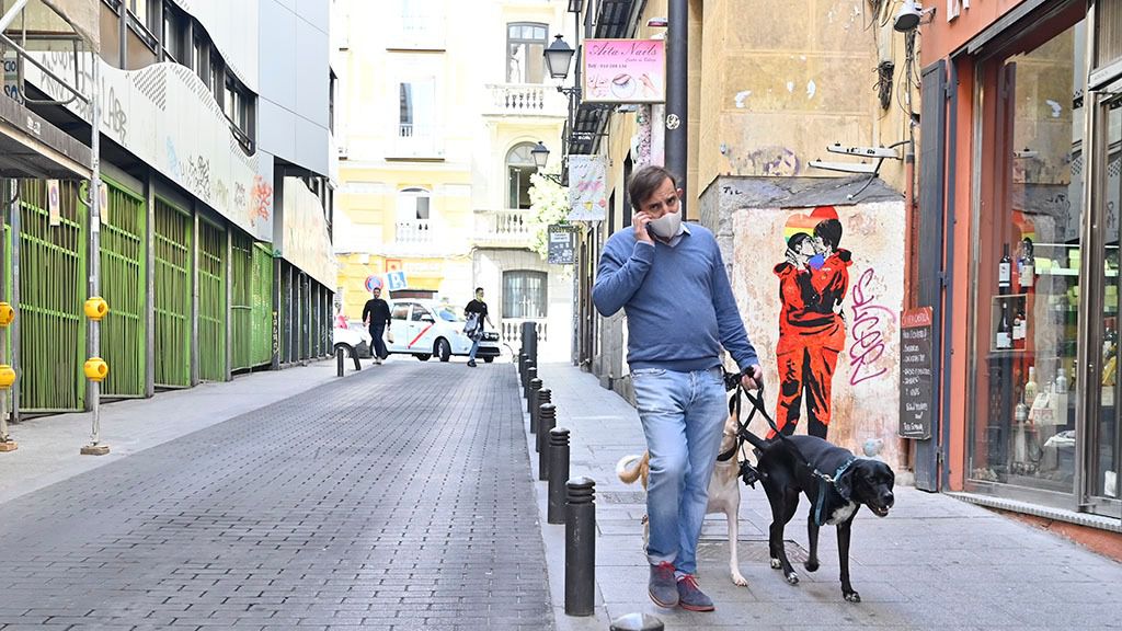 Nairobi y Tokio se besan en la obra de TVBoy