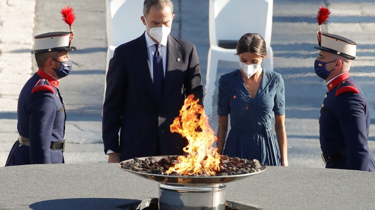 Los Reyes, en el homenaje en la Plaza de la Armería del Palacio Real