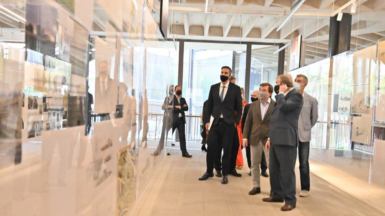 Visita a las exposiciones del COAM