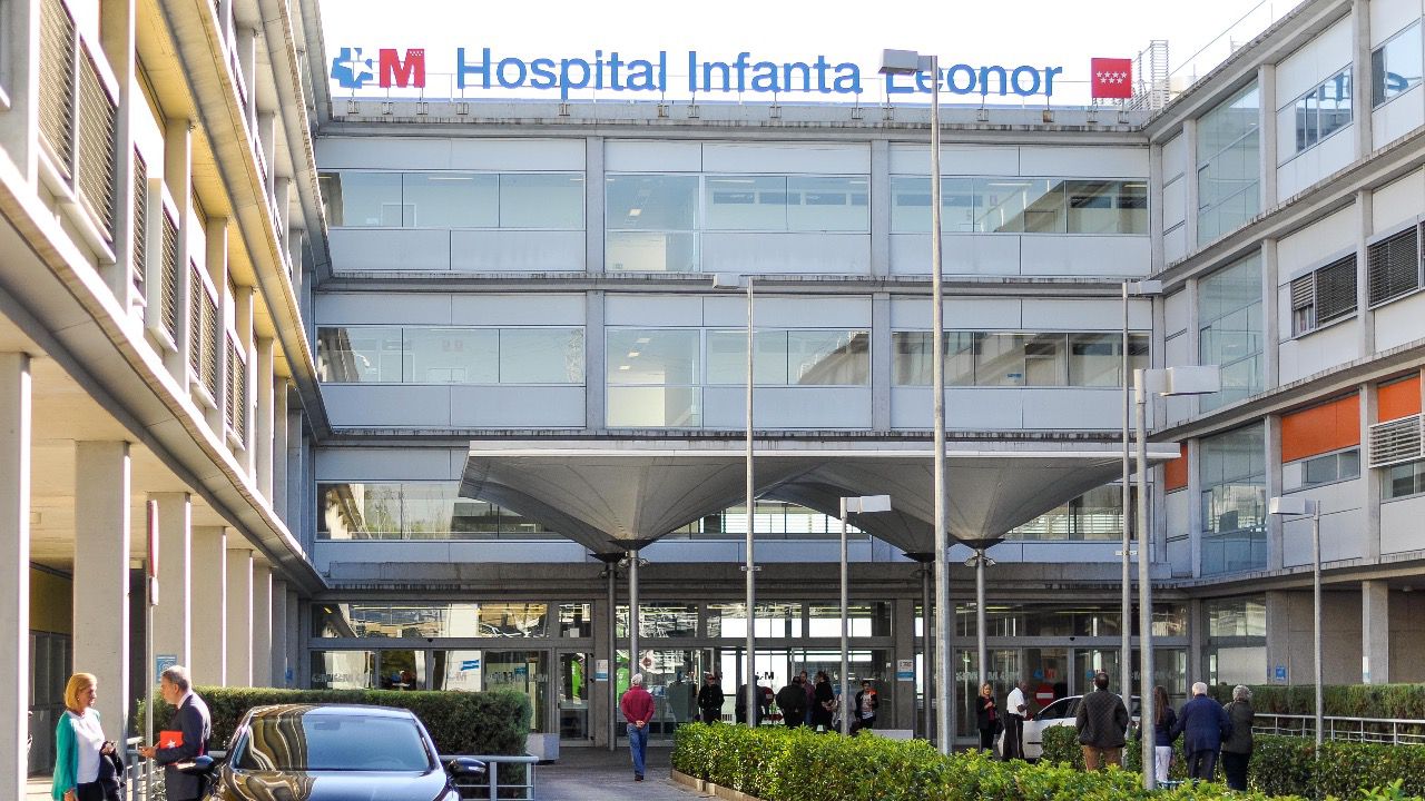 Entrada del Hospital Universitario Infanta Leonor (Autor: Kjell Salters)