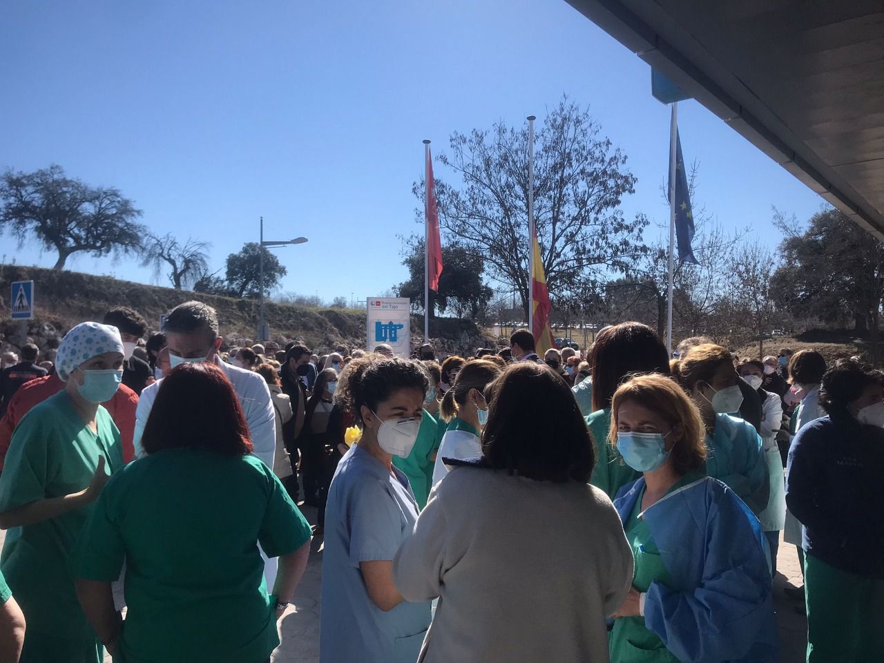 Concentración de trabajadores del Hospital del Tajo. (Foto:CCOO)