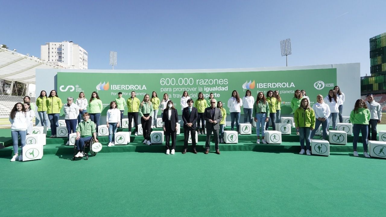 12 medallas olímpicas en el estadio Vallehermoso apoyan el compromiso de Iberdrola con 600.000 deportistas federadas