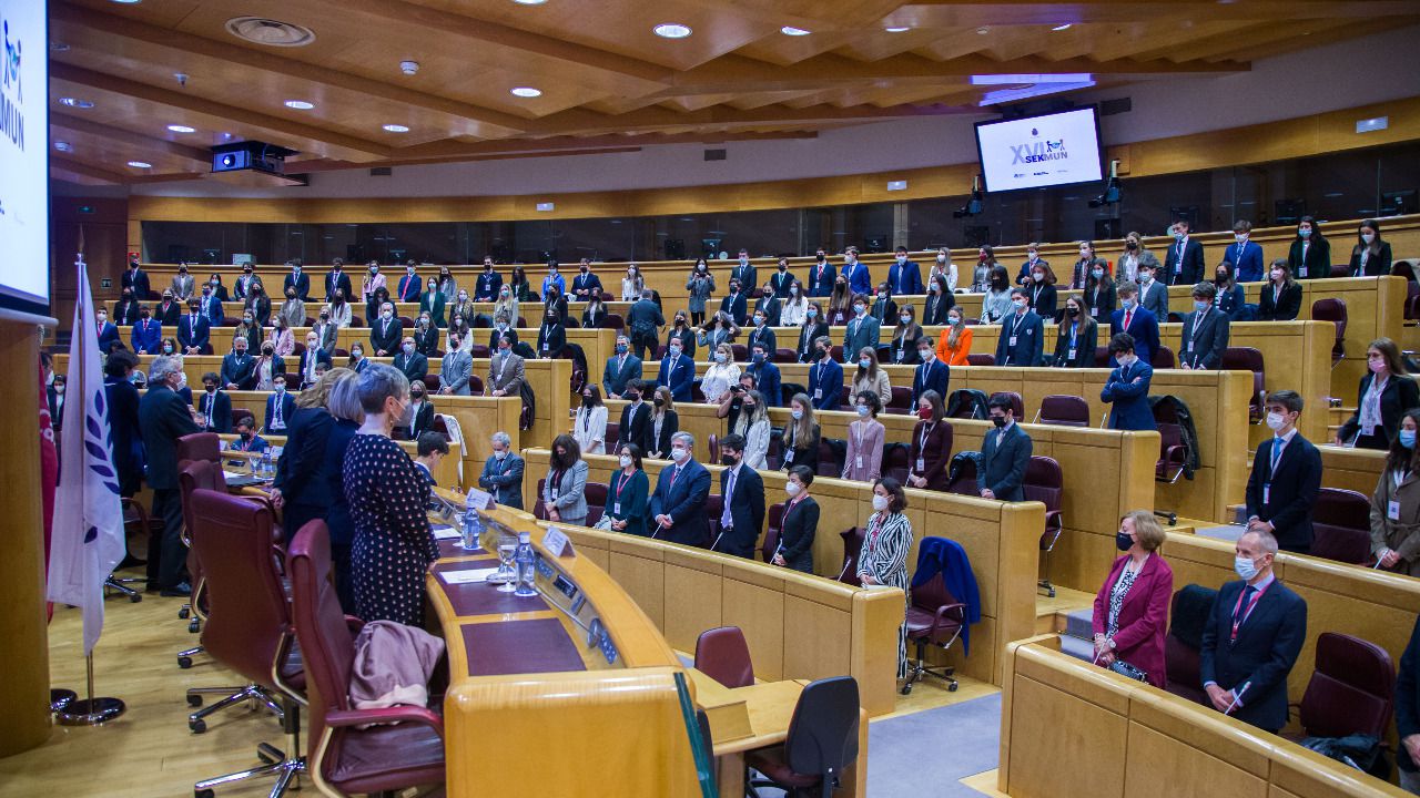 Minuto de silencio porlas víctimas del conflicto en Ucrania