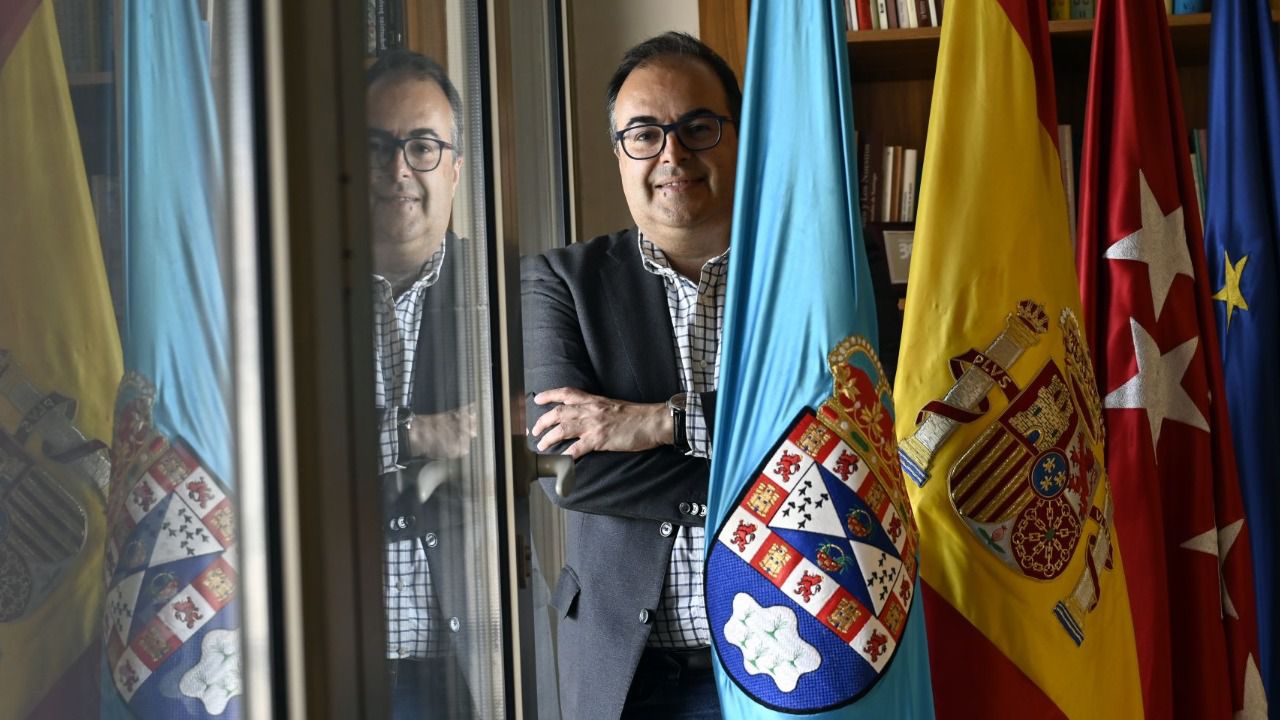 Santiago Llorente, alcalde de Leganés, en su despacho