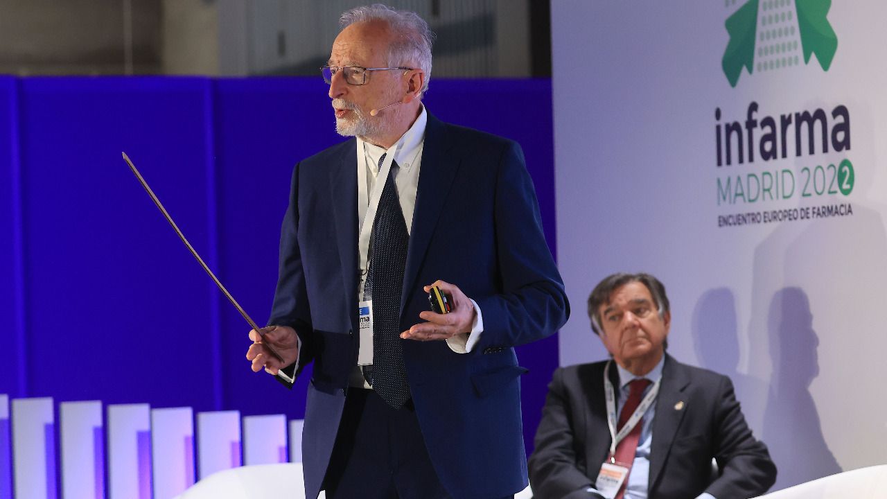 El presidente en funciones del COFM y el virólogo 