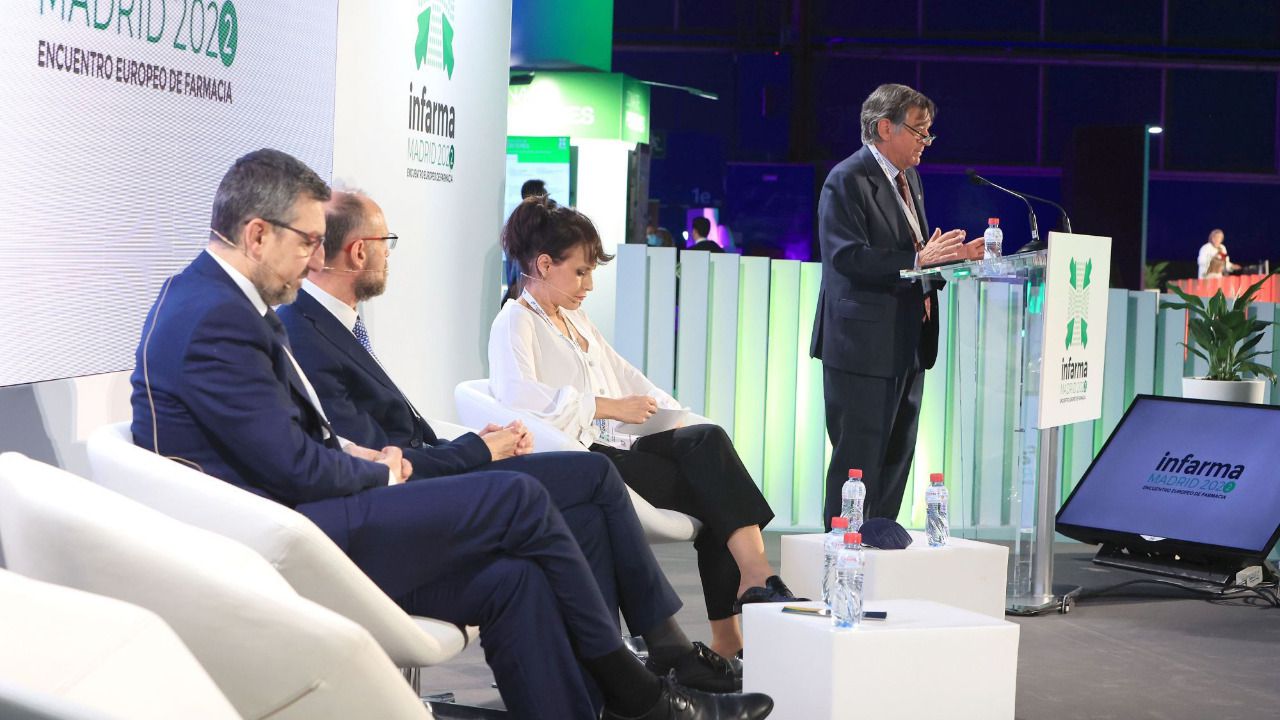 Luis González presentó la ponencia Humanización desde la farmacia. ¿Qué demandan los pacientes?