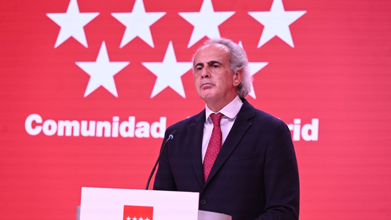 El consejero de Sanidad en una rueda de prensa (Foto: Chema Barroso)