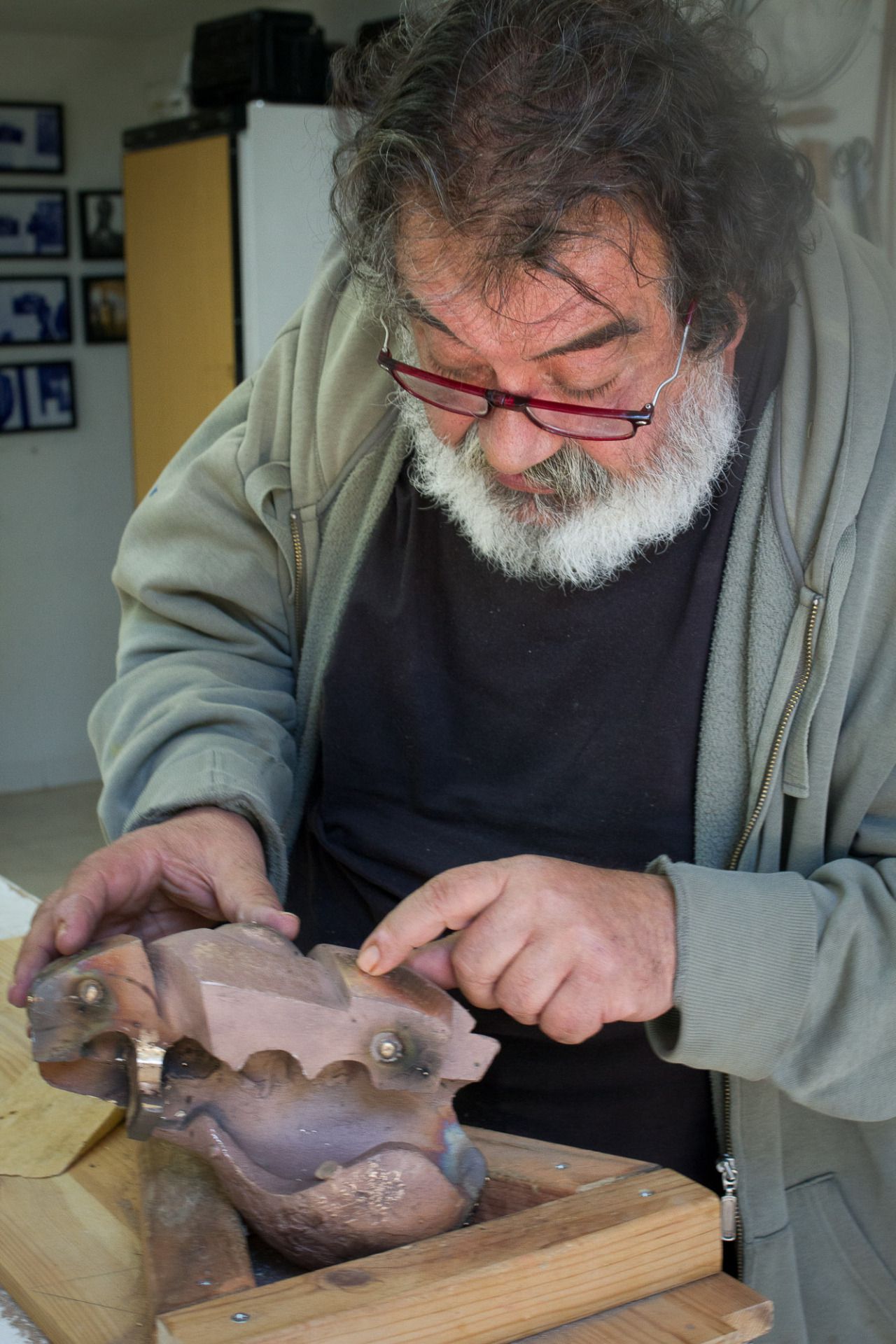 José Miguel Utande trabajando en su taller