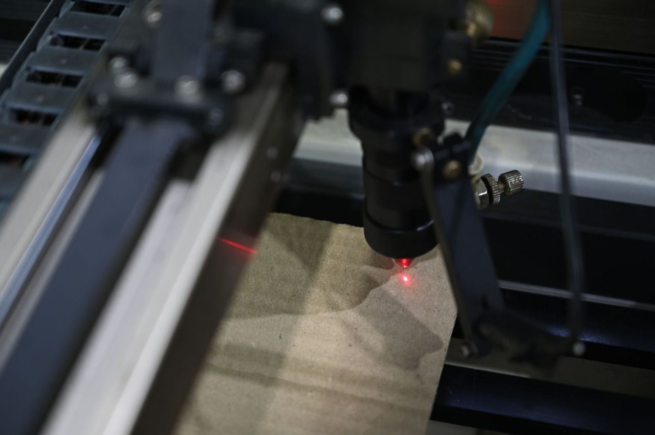 Cortadora láser, en el FabLab de UAX