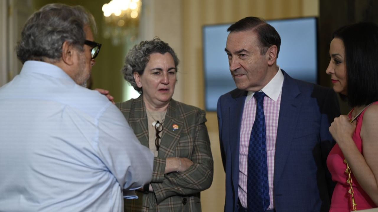 La cocinera Pepa Muñoz y el periodista Pedro J. Ramírez, en el acto. Foto: Chema Barroso