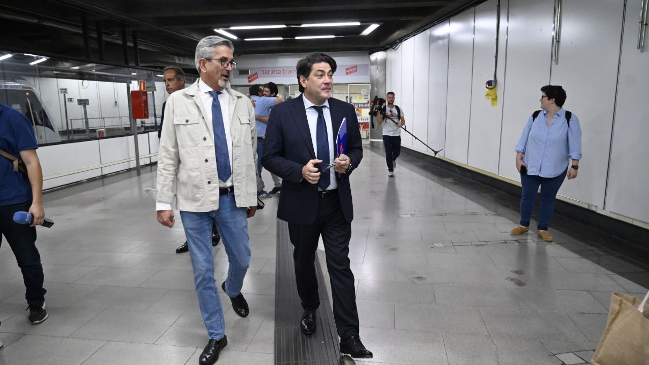 El consejero de Transportes e Infraestructuras de la Comunidad de Madrid, David Pérez, en el intercambiador de Príncipe Pío