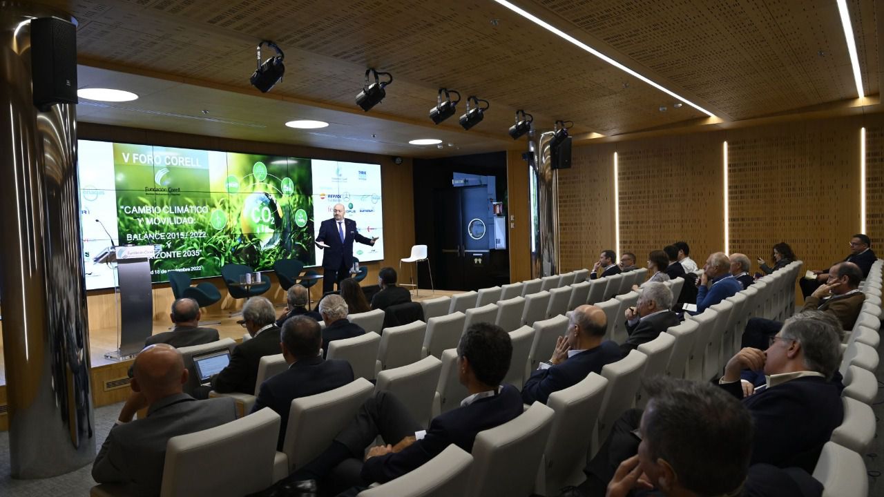 Constantino Mediavilla, presidente editor de Madridiario, moderó el V Foro Corell