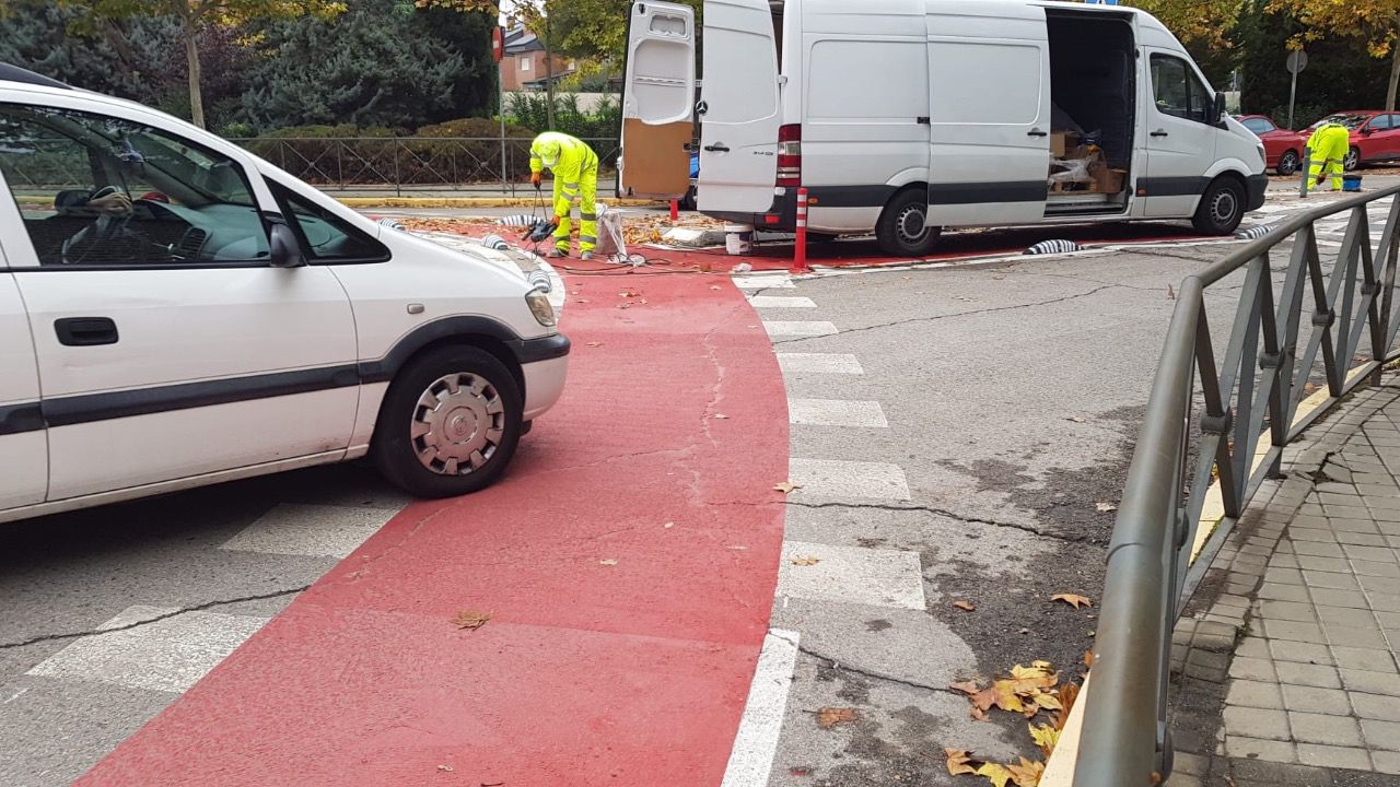 Cuestionan la seguridad del carril bici en las rotondas. Foto: 'Vecinos por Rivas Vaciamadrid'