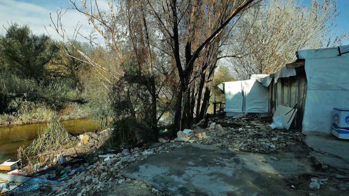 Basura y chabolas a orillas del Guadarrama (Foto: Comunidad de Madrid)
