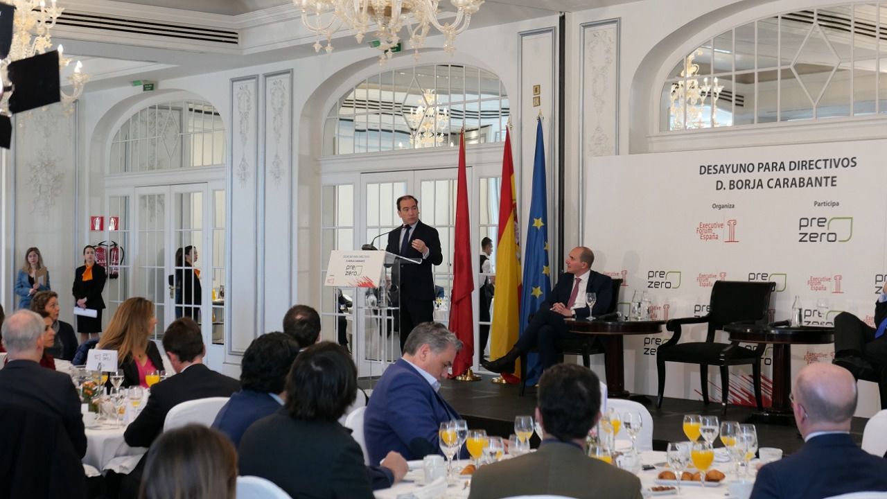 Carabante se dirige a los asistentes al desayuno (Foto: Executive Forum)