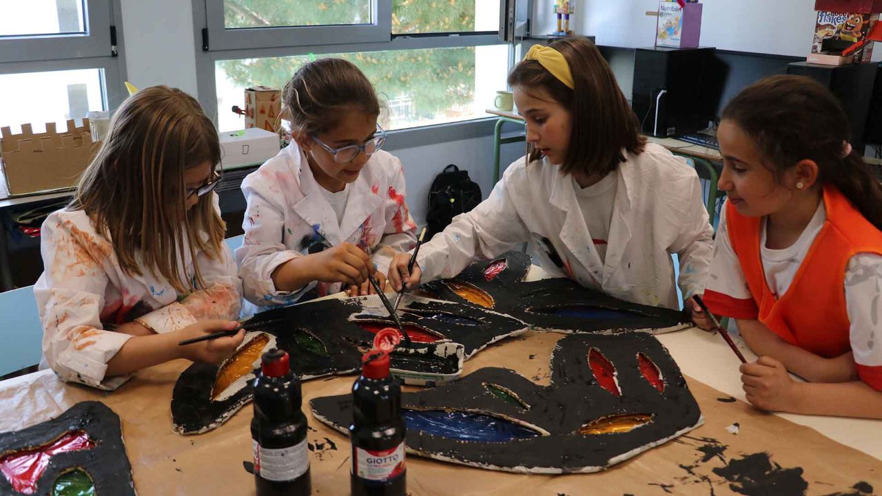 Alumnos de Casvi International American School en una clase de Makerspace