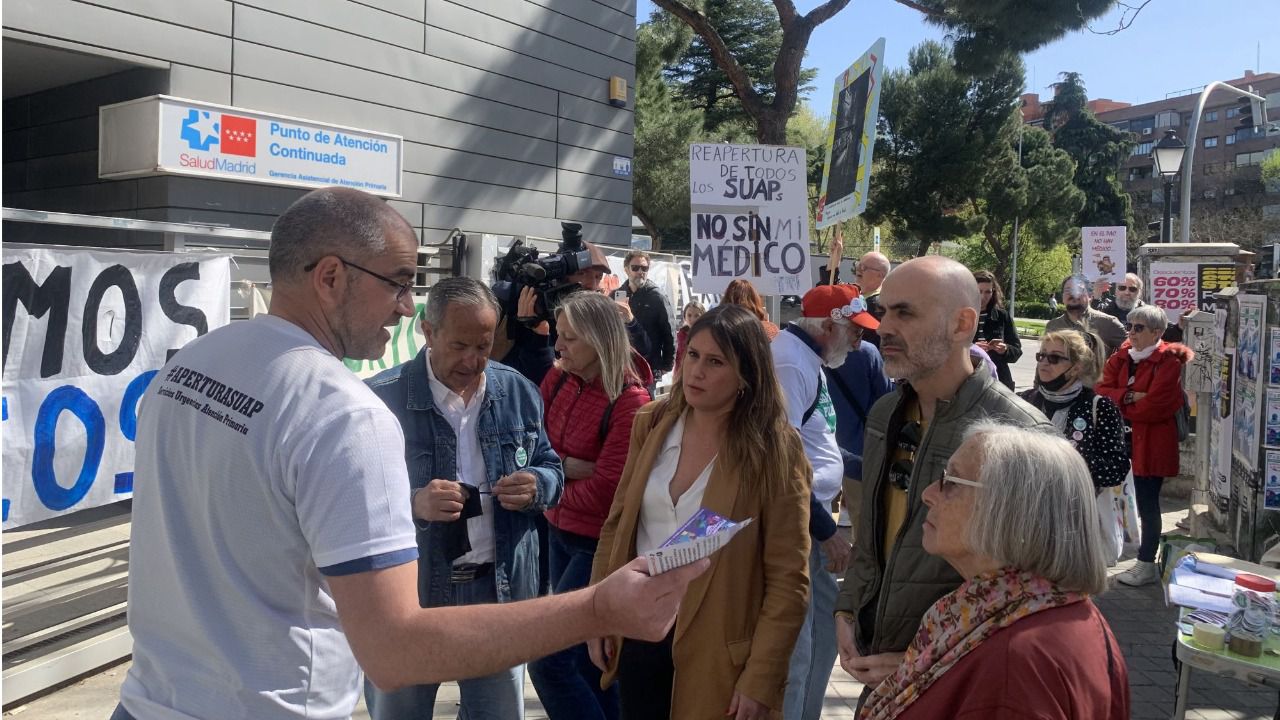 Visita de Alejandra Jacinto, candidata de Podemos a la Comunidad de Madrid. (Foto: Víctor Aibar))