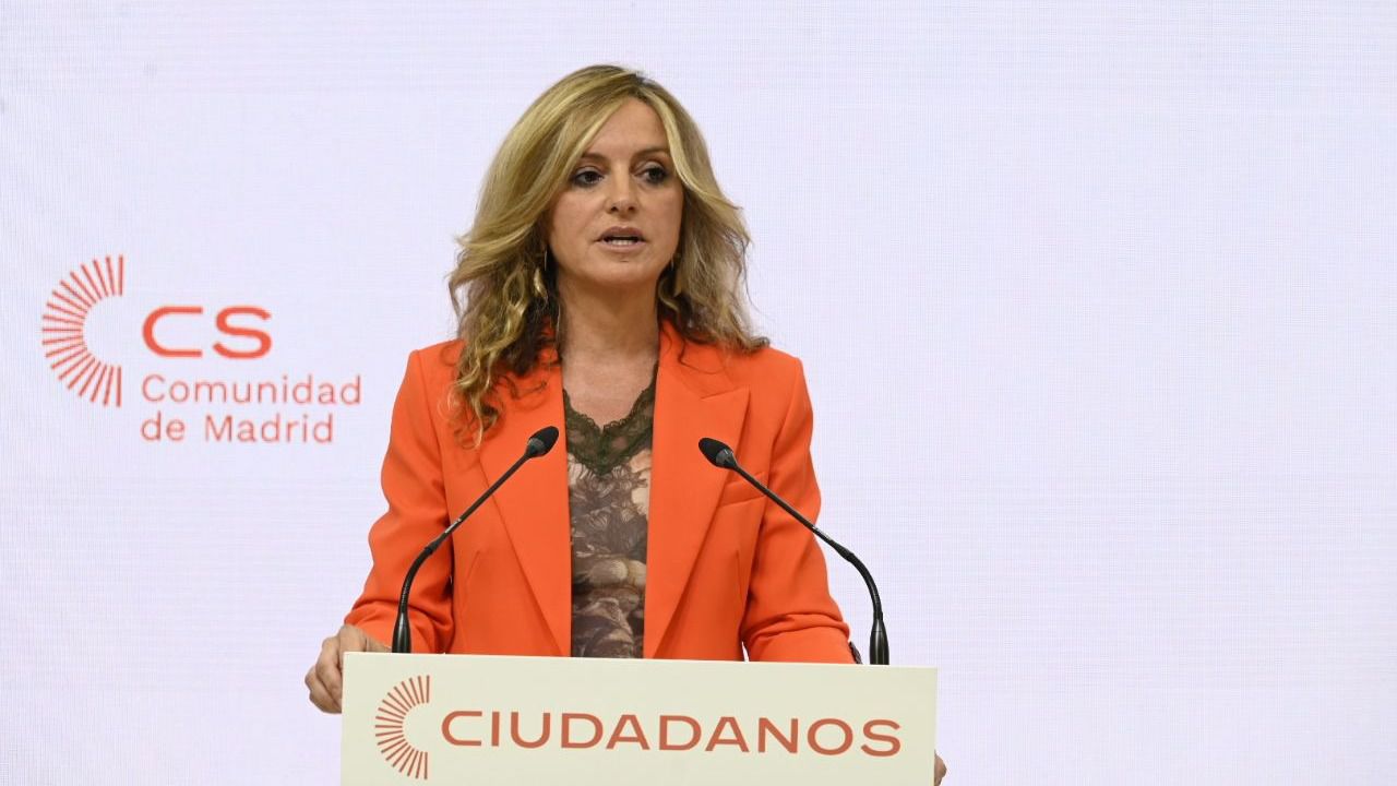 La candidata Aruca Gómez se dirige a los asistentes en el acto de presentación de la candidatura a la presidencia de la Comunidad de Madrid (Foto: Chema Barroso)
