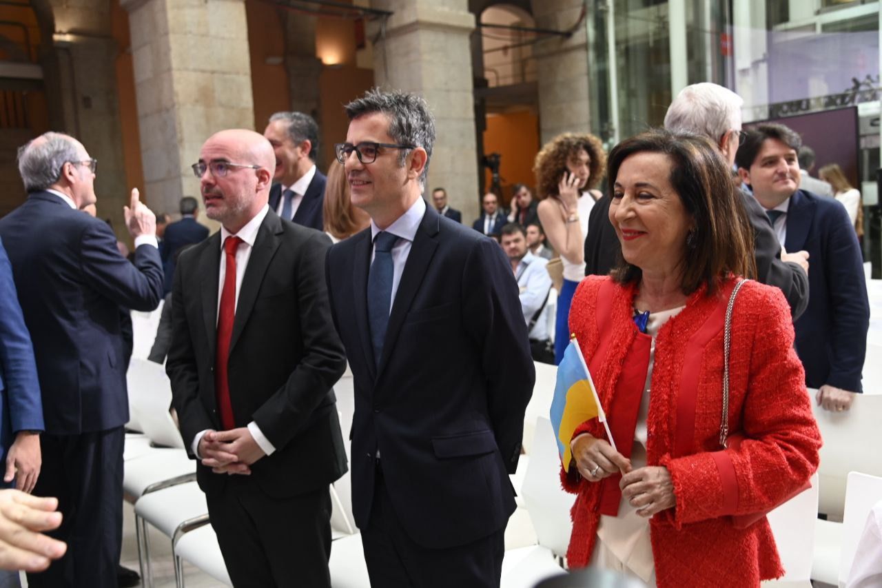 Francisco Martín, Félix Bolaños y Margarita Robles antes de dar comienzo el acto (Foto: Chema Barroso)