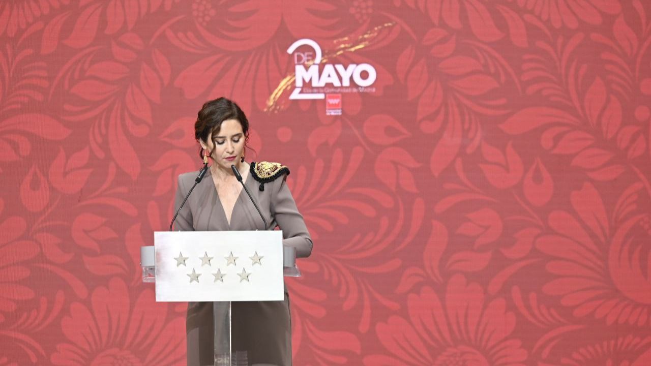 Ayuso se dirige a los asistentes y premiados con el tradicional discurso (Foto: Chema Barroso)