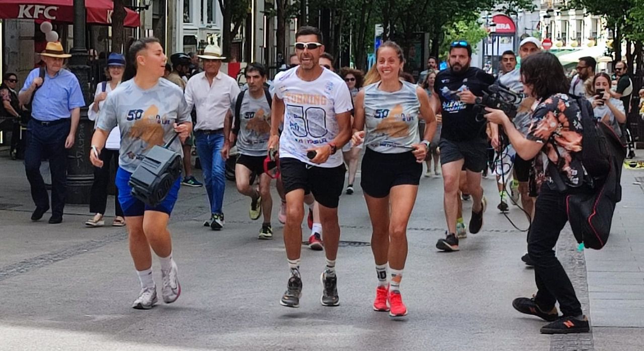 El atleta Fernando Cáliz a su llegada a la calle Arenal (Foto: Ayuntamiento de San Fernando de Henares)