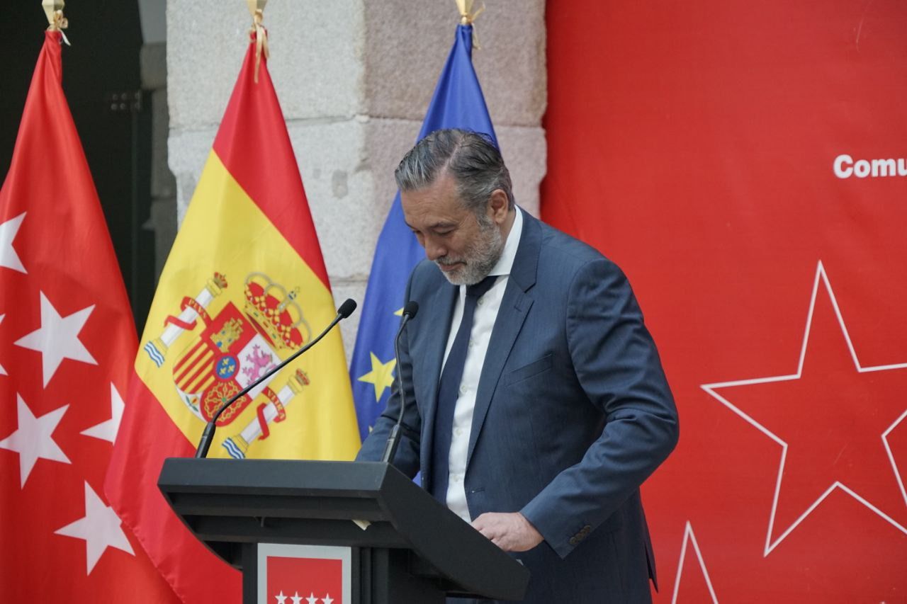 El consejero de Presidencia, Enrique López, se dirige a los asistentes al acto de presentación de la nueva App (Foto: Roberto Alcolea)