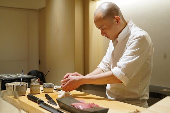 Hiroyuki Sato en el restaurante Hakkoku